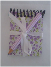 mini caderneta com mini lápis