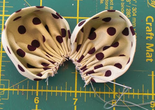 [fabric+flower+tutorial+005.jpg]