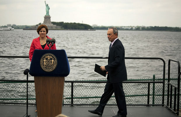 http://4.bp.blogspot.com/_nMLR3Feb9RM/THX2W-rJGmI/AAAAAAAAFs0/thi-k5ej71I/s1600/bloombergstatuelibertyquinn810getty.jpg