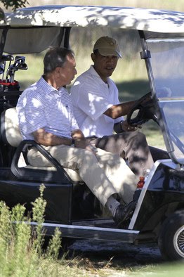 http://4.bp.blogspot.com/_nMLR3Feb9RM/TKQYFy1y_-I/AAAAAAAAGA8/_nYZScgDRD8/s1600/obamabloomberggolfcartvineyardgolfclubEdgartown82710AP.jpg