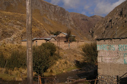 Al frente el cerro: Condorcharana de Tinco.