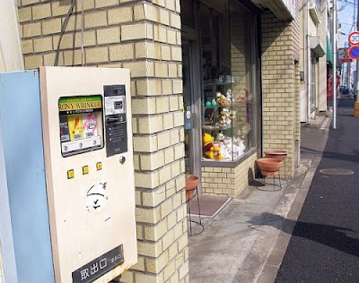 Vending Machine in Japan by Gallery Juana