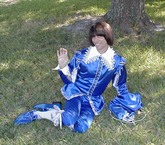 [bbMWGroundSit700w.jpg]