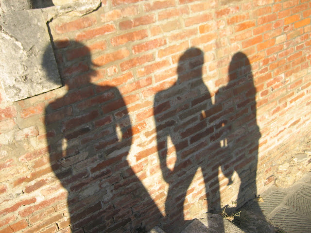 Lucignano Italy, from left to right: Kim, Alex, LeAnn (as seen on linen & lavender) Lucignano Italy, from left to right: Kim, Alex, LeAnn (as seen on linen & lavender .net)