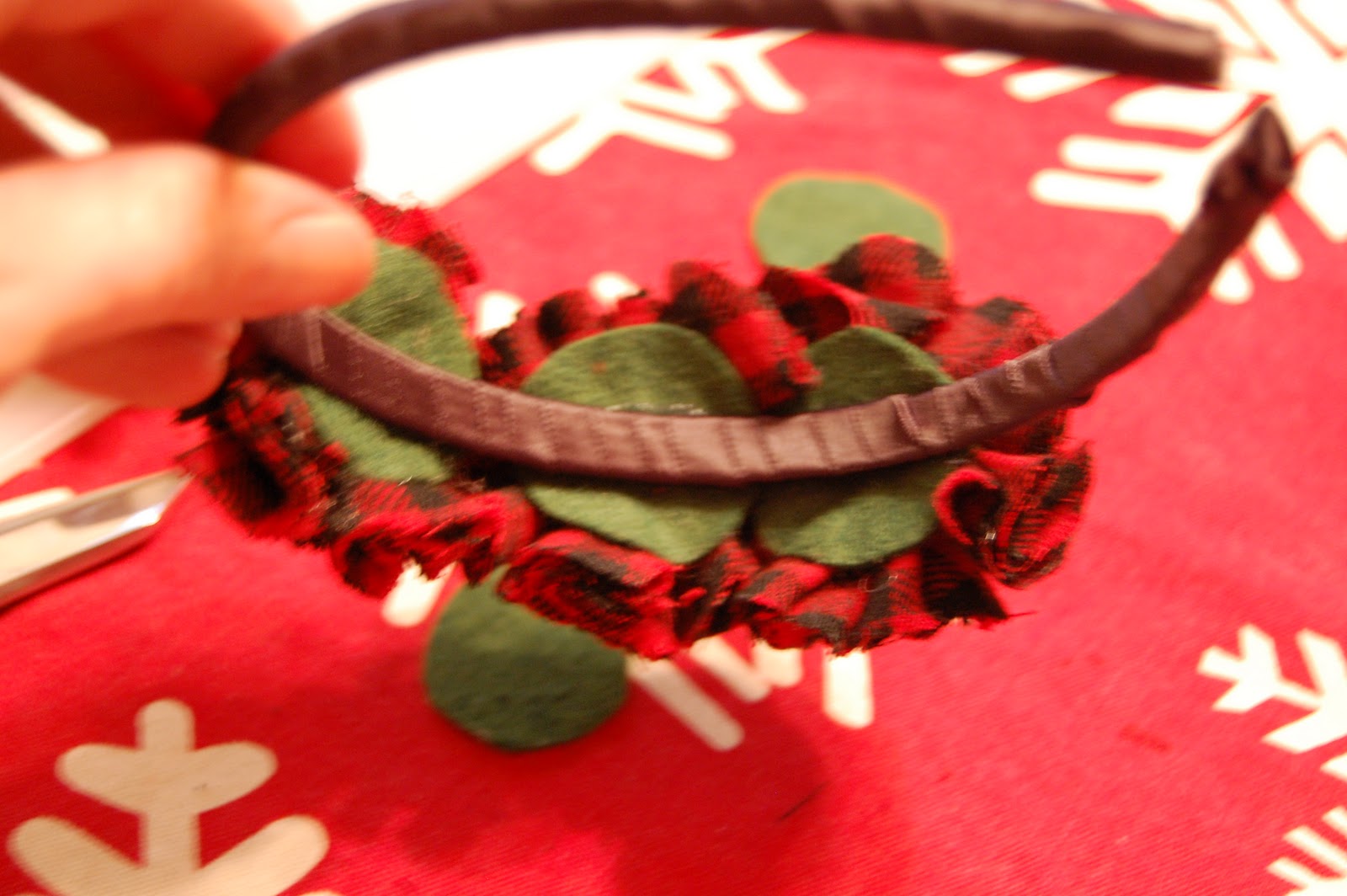 Trey and Lucy pom pom headbands and clips tutorial...