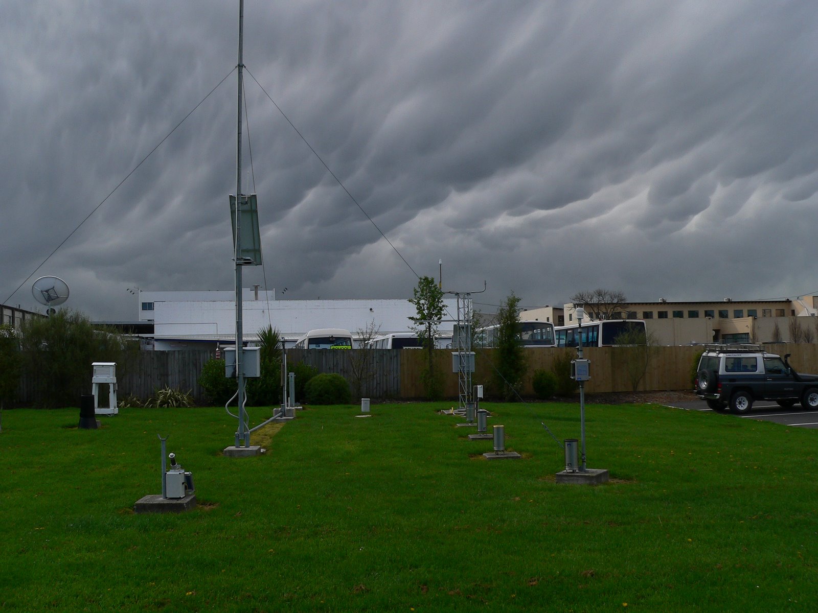 [Mammatus+cloud.JPG]