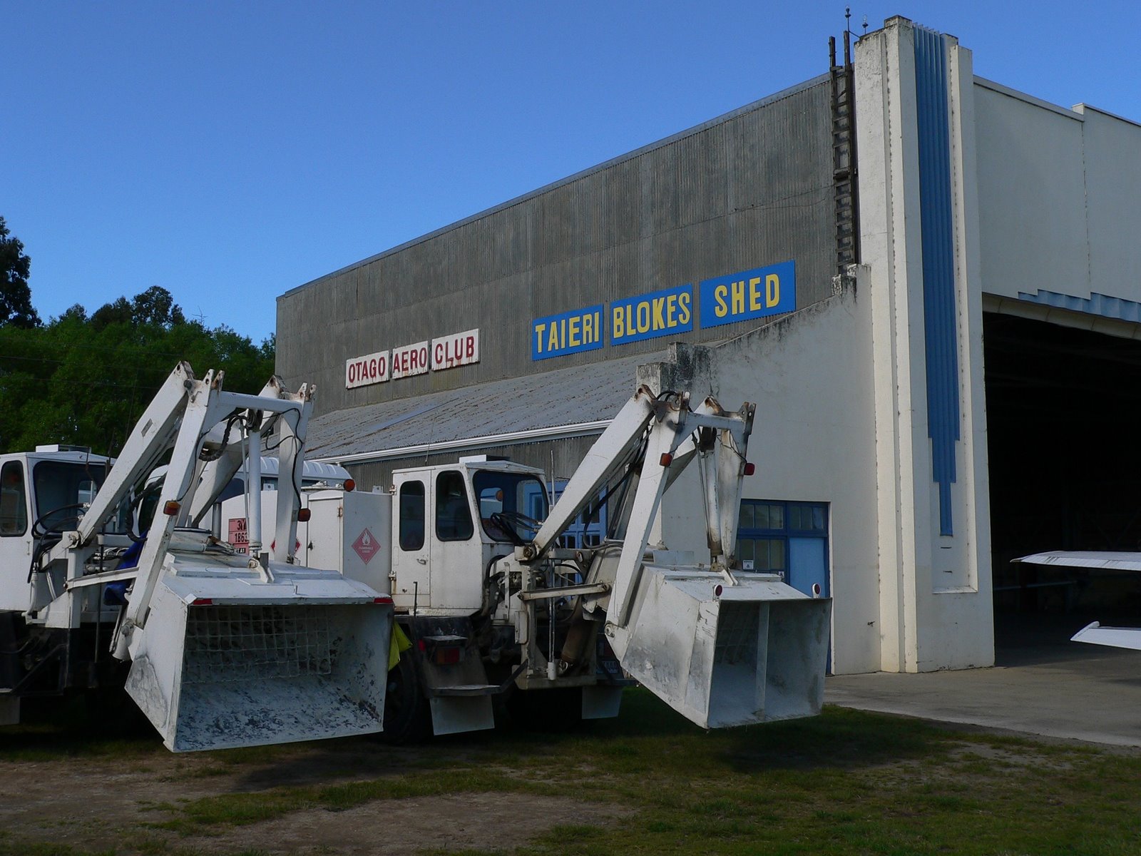 [Taieri+Blokes+Shed+17-10-08.JPG]