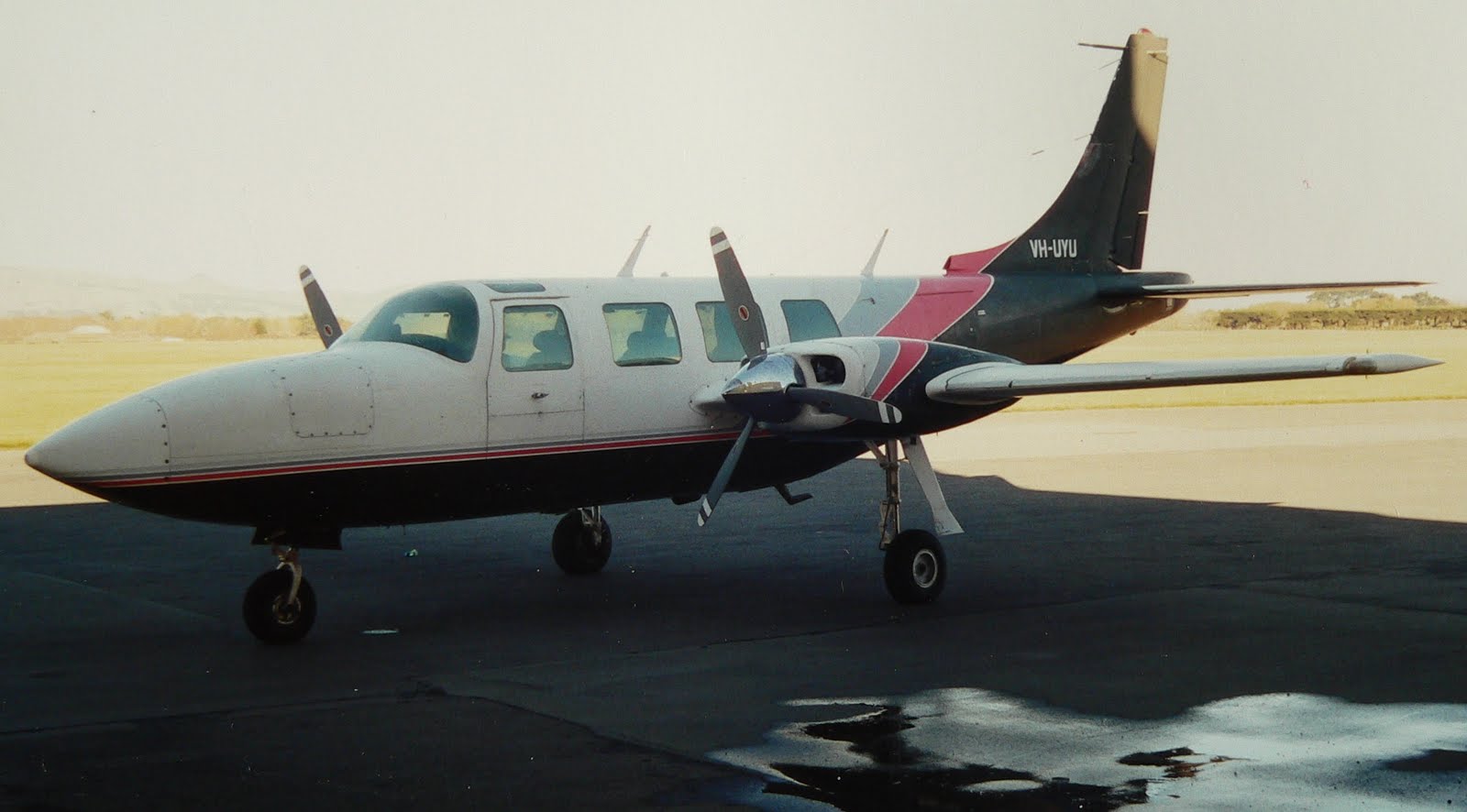 [VH-UYU+WG+07-07-01.jpg]