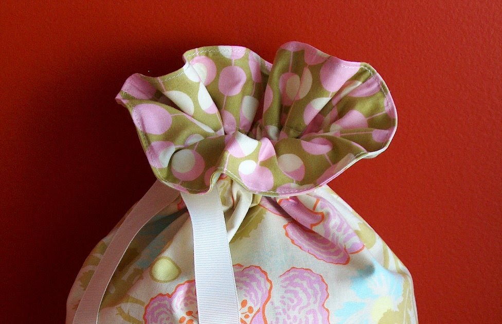 Sew Southern Sewing Club Reversible Drawstring Bag Tutorial