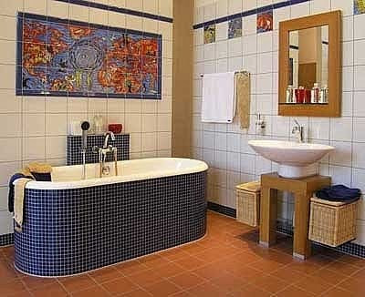 Decorating Bathroom Walls - Sleek Polished Sophisticated Look
