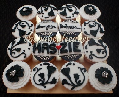 [black+white+fondant+cupcake2.JPG]