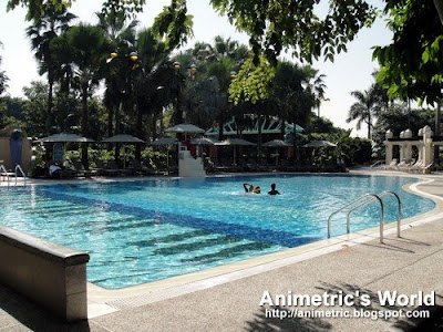 Swimming pool at Disney's Hollywood Hotel