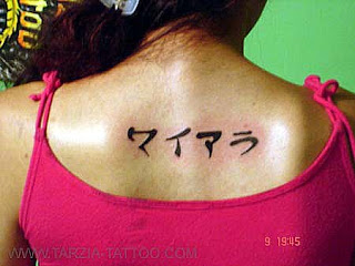 Kanjis tatuados nas costas