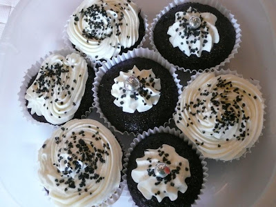 pictures of black and white cupcakes