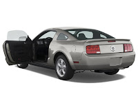 2009 Ford Mustang Coupe V6 : Review and Specification