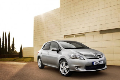 New 2010 2011 Toyota Auris HSD: Price List Italian