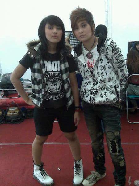 mitha bersama chua kotak chua kotak band. mitha bersama chua kotak