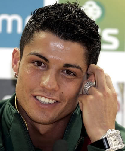 cristiano ronaldo haircut 2009. Cristiano Ronaldo Debuts New