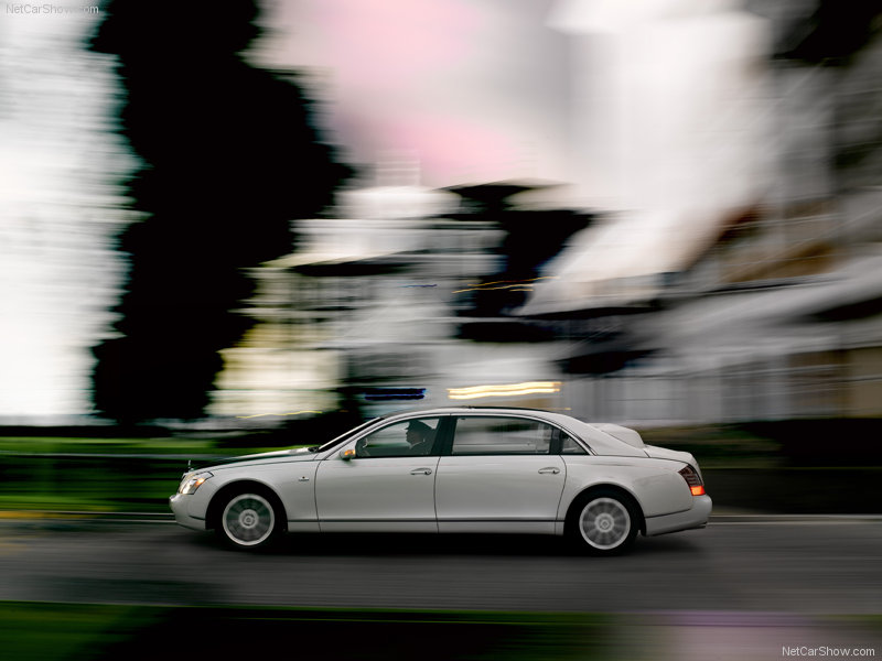 [Maybach-Landaulet_2009_800x600_wallpaper_07.jpg]