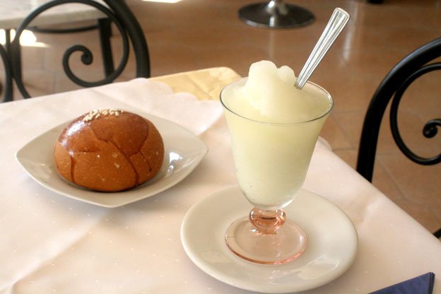 Granita+al+limone+siciliana.jpg