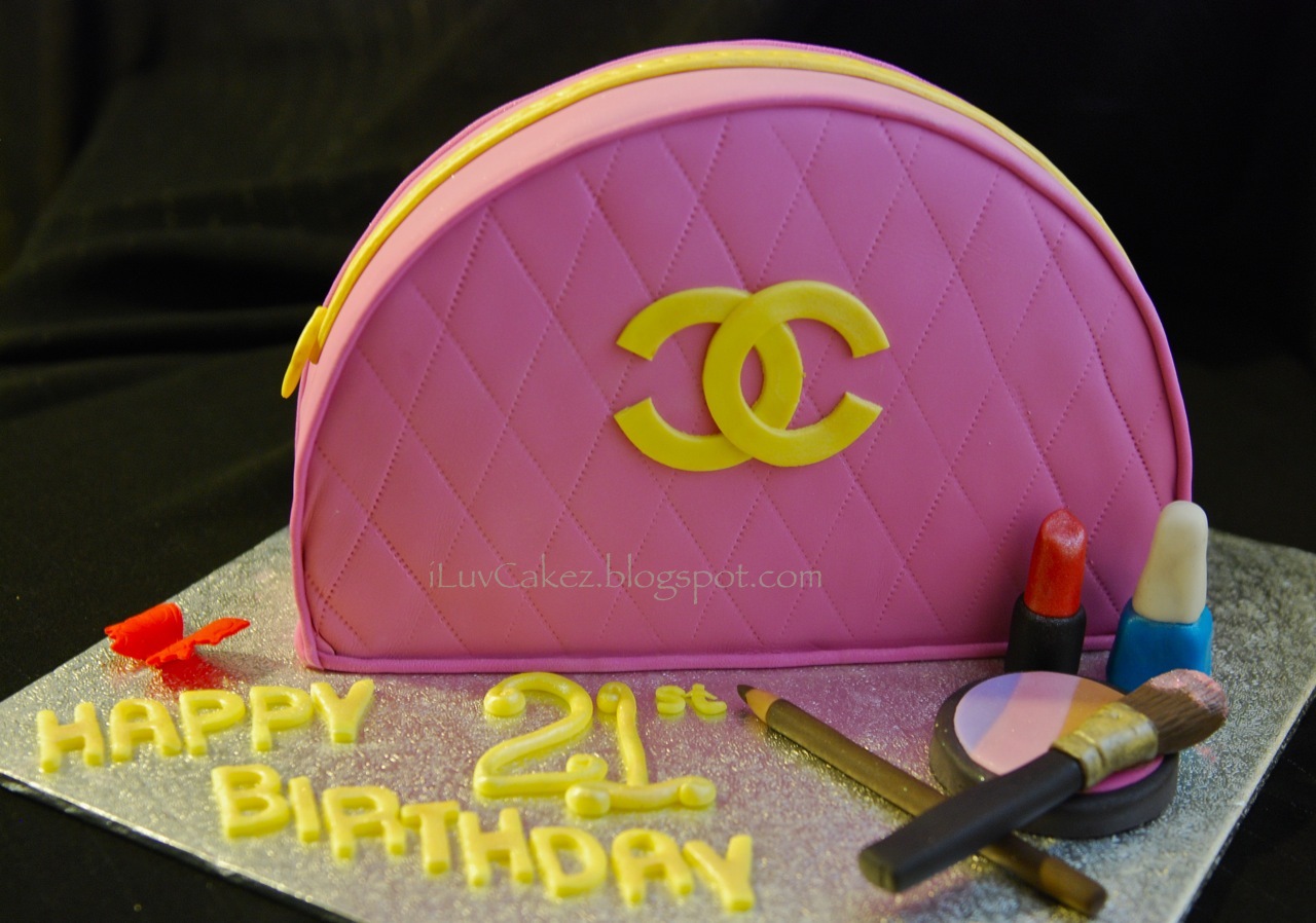 Cosmetic Bag Cake