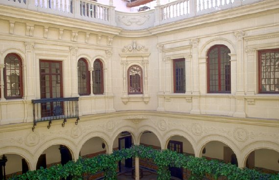 [palacio+de+monsalves7.bmp]