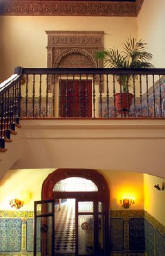 [palacio+de+monsalves4.bmp]