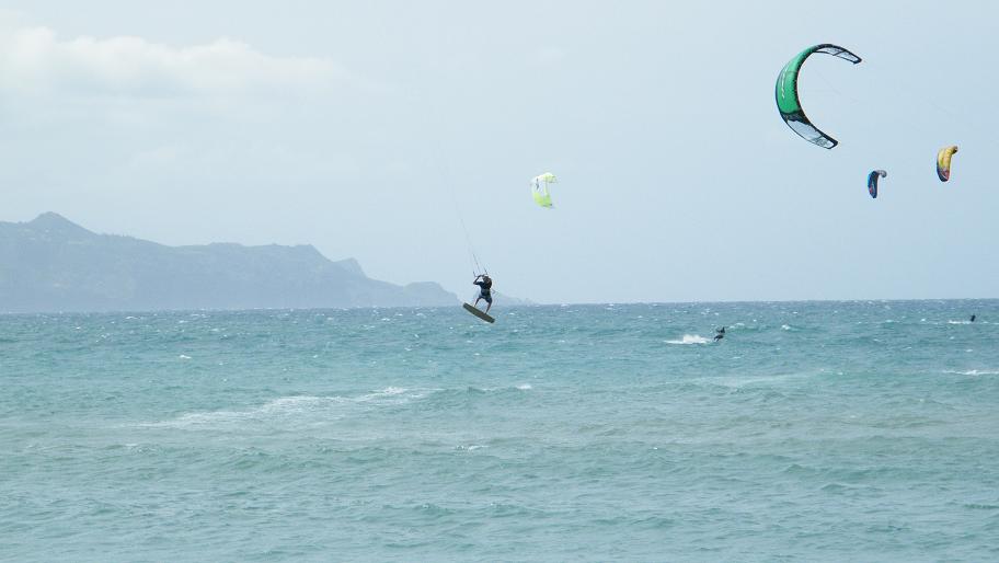 [kite_surfing_kanaha+021s.JPG]
