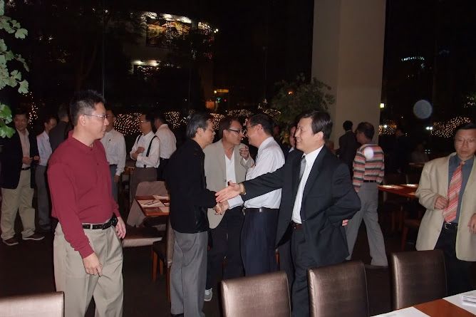 現任系主任P68黃旭山在台北晶華酒店Wellcom Party,歡迎校友們參加藥學百周年慶世界校友大會