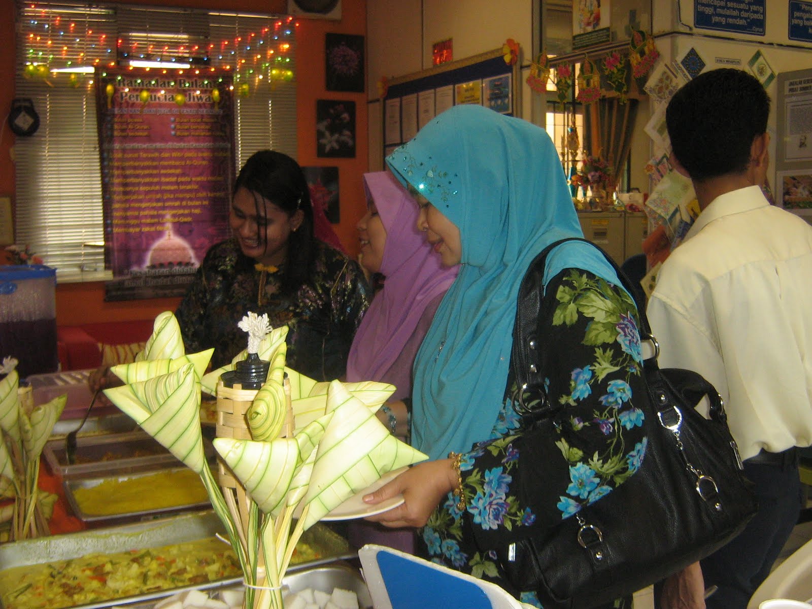 PUSAT SUMBER SEKOLAH: Jamuan Hari Raya Aidilfitri PSS 2010