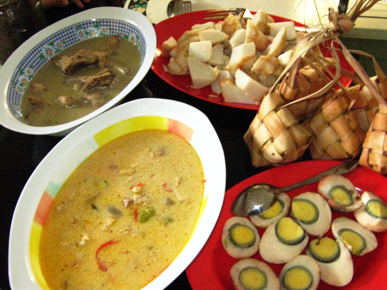 Idul Fitri Ternyata Hari Raya Makan lebaran makan