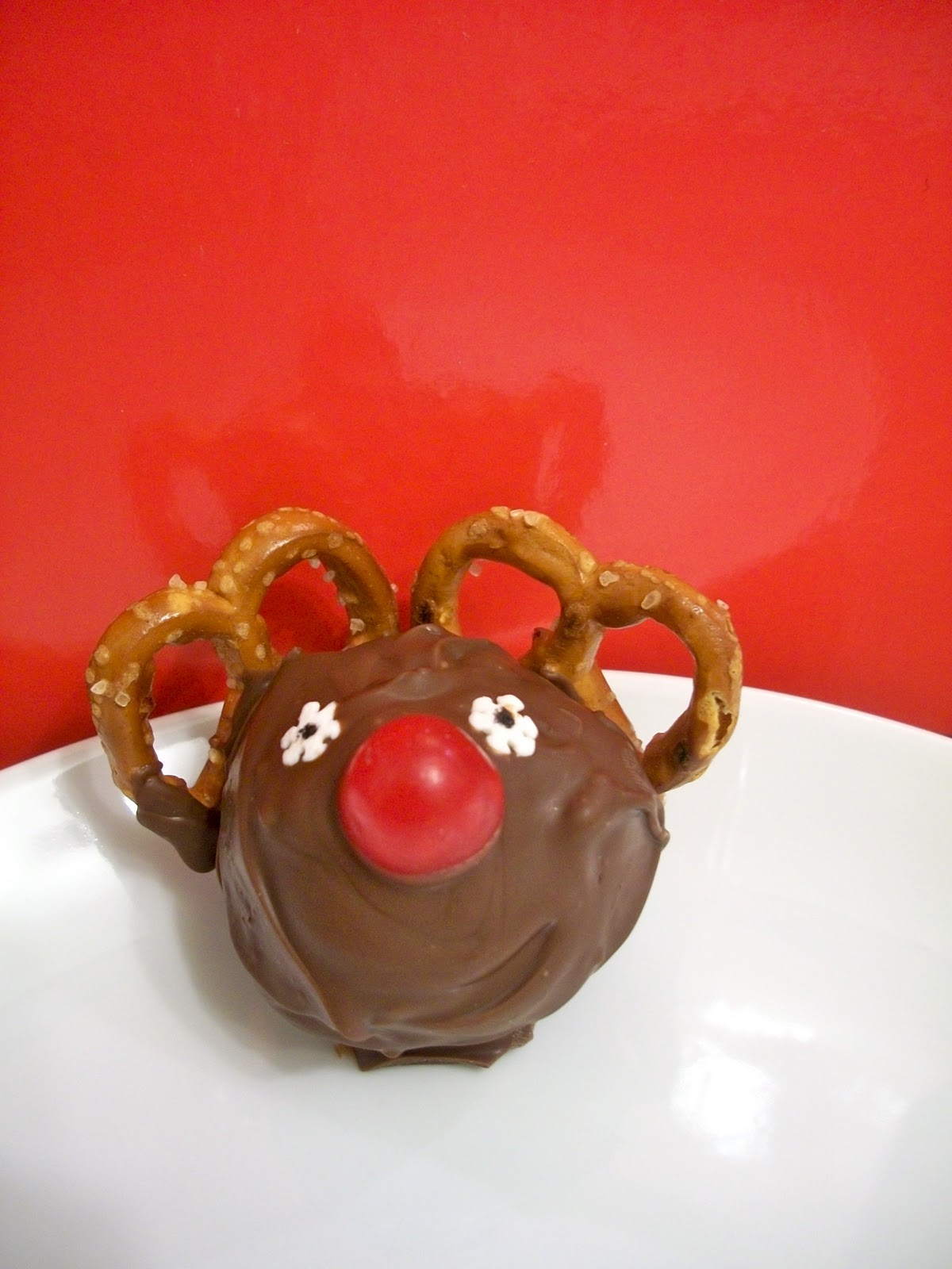 Brooke Bakes : Christmas Cake Balls (Rudolph and Candy Cane)