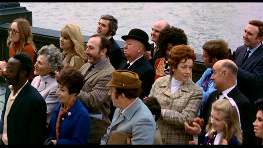 Frenzy - Alfred Hitchcock - 1972 dans * 730 Hitchcock-cameo-Frenzy-1972