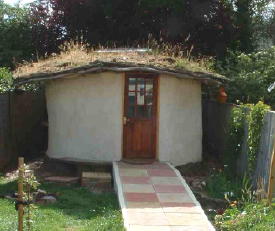 [strawbalehouse.JPG]