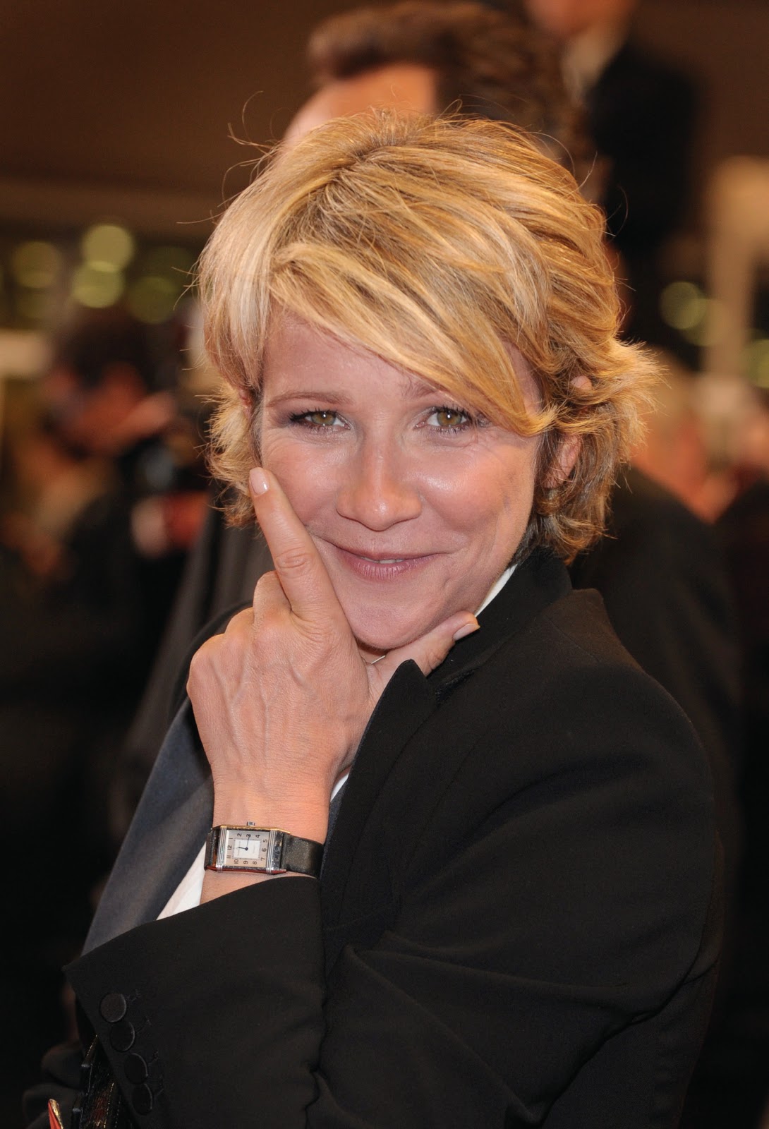 http://4.bp.blogspot.com/_nyB2OeEAzKU/S_RDup4wh-I/AAAAAAAAPA0/XvDKGV3MBl0/s1600/Ariane_Massenet_porte_une_Reverso_de_Jaeger-LeCoultre_credit_photo_pixhel_charly_hel.jpg_cmyk.jpg