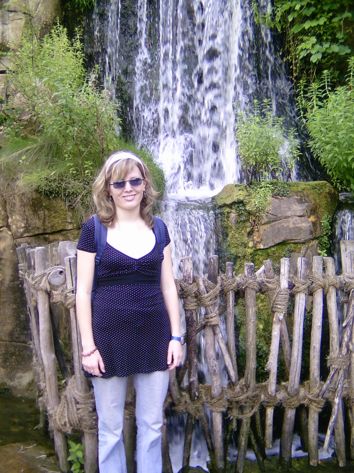[PICT0015.JPG]