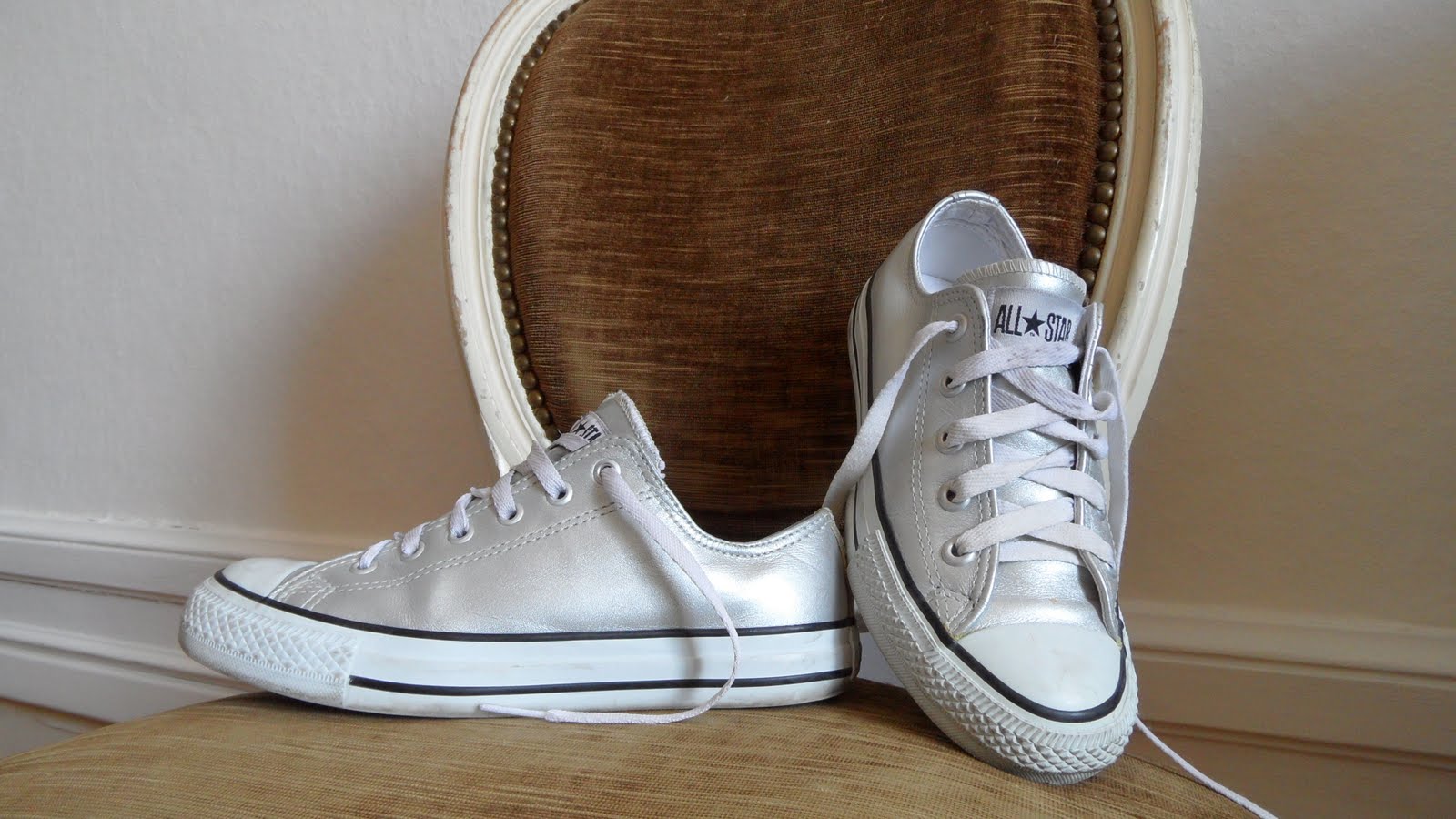 converses argentées cuir