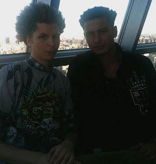 CERA Blowout What is the brand of star that pauly d wear on his tee shirt