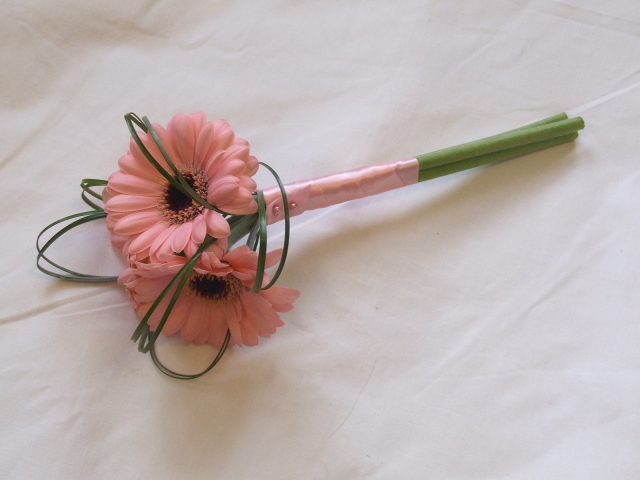 A wedding theme centred on pink gerberas was the vision Lyndsey wanted to 