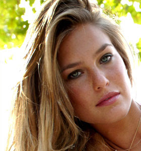 Bar Refaeli sports sexy bikini