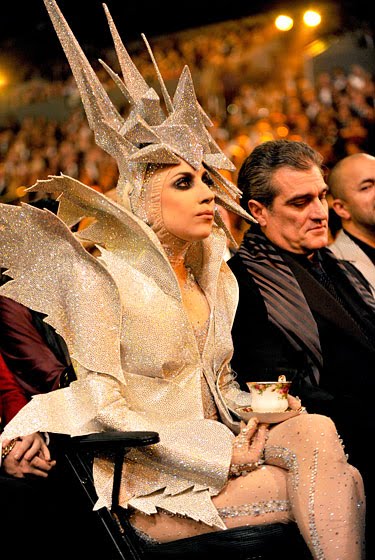 [Grammy+Awards+-+Lady+Gaga+Fashion+21.jpg]