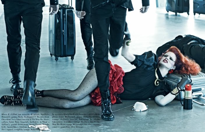 [Vogue+Italia+Nov+09+-3.jpg]