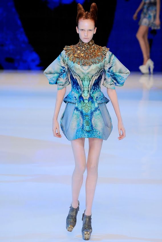 [Alexander+McQueen+Spring_Summer+2010+Womens+10.jpg]