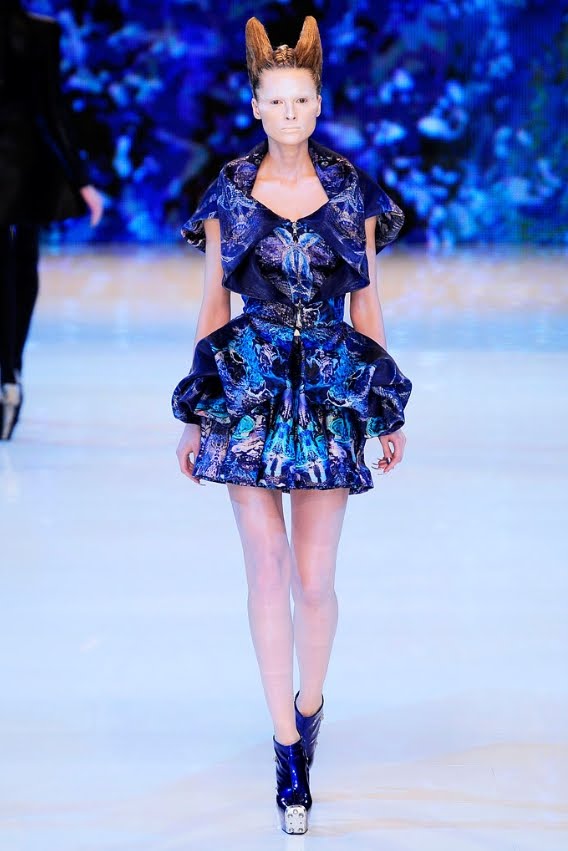 [Alexander+McQueen+Spring_Summer+2010+Womens+17.jpg]