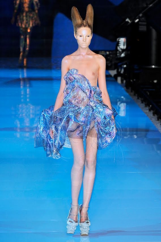 [Alexander+McQueen+Spring_Summer+2010+Womens+21.jpg]
