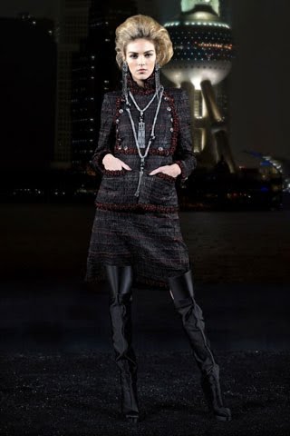 [CHANEL+Pre-Fall+2010++Paris-Shanghai+06.jpg]