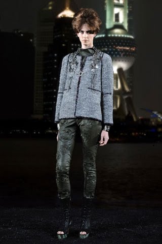 [CHANEL+Pre-Fall+2010++Paris-Shanghai+22.jpg]