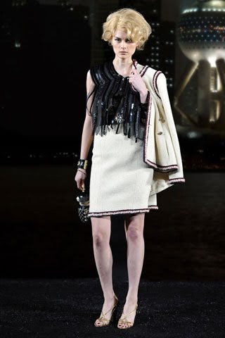 [CHANEL+Pre-Fall+2010++Paris-Shanghai+30.jpg]