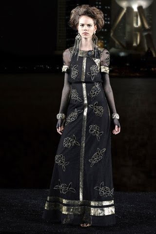 [CHANEL+Pre-Fall+2010++Paris-Shanghai+52.jpg]