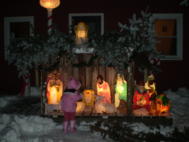 Our Family: Outdoor Nativity Scene!